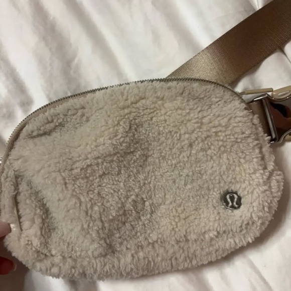 Lululemon everywhere belt bag - Picture 3 of 6